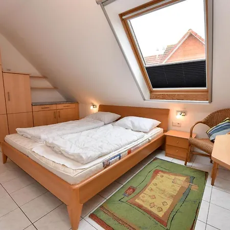 Neptun Nep05 Apartment